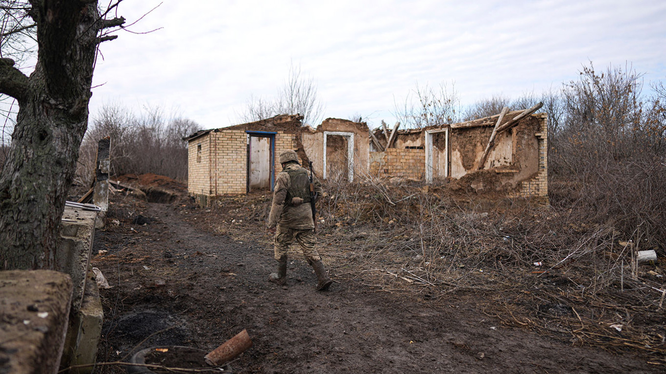 Со стороны украины. Российские войска на Украине. Война на Украине арт. Натовские базы на Украине. Российские войска на Украине 2022.