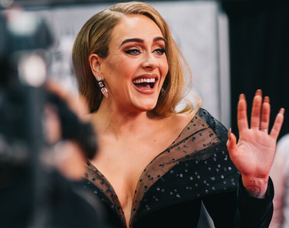 Brit Awards 2022 - Adele wins Album of the year! 