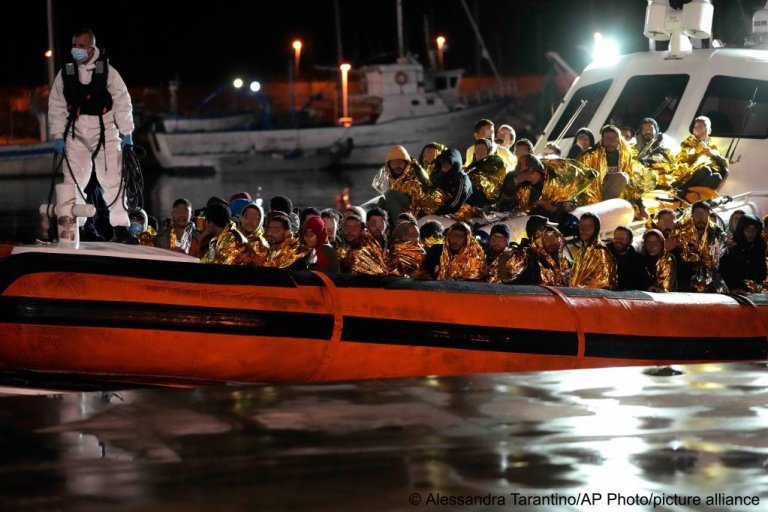 Italy rescues nearly 600 migrants off Calabria, finds one dead