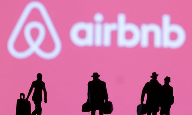 Airbnb to offer free housing to 100,000 Ukrainian refugees
