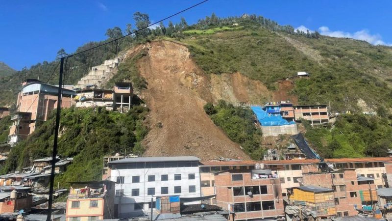 Peru landslide buries scores of homes, many trapped