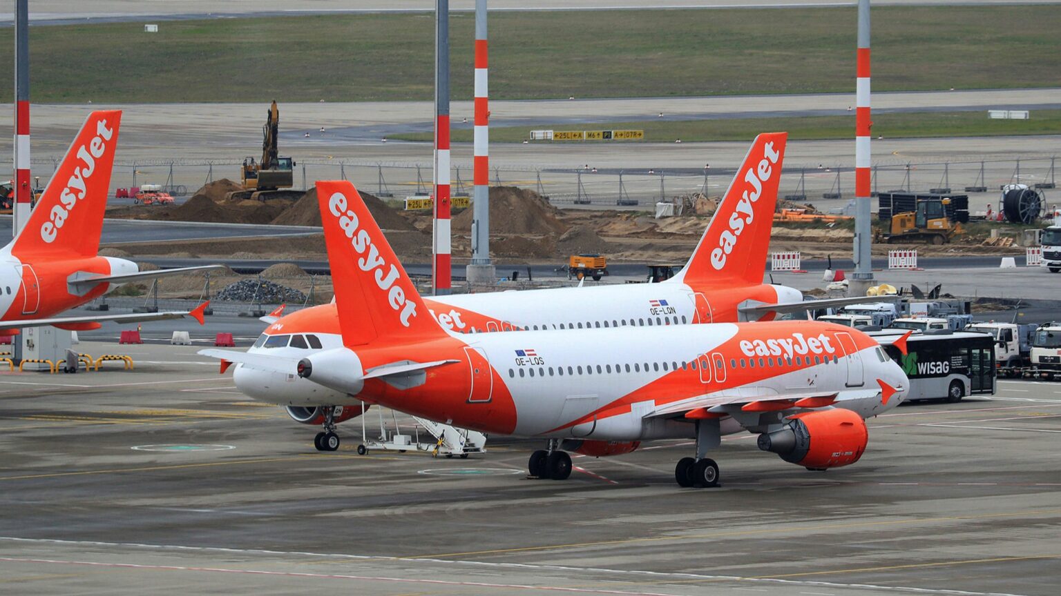 Travel Chaos as Easter flights are cancelled by EasyJet