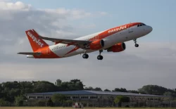 EasyJet cancels hundreds of flights after crews hit by Covid-19