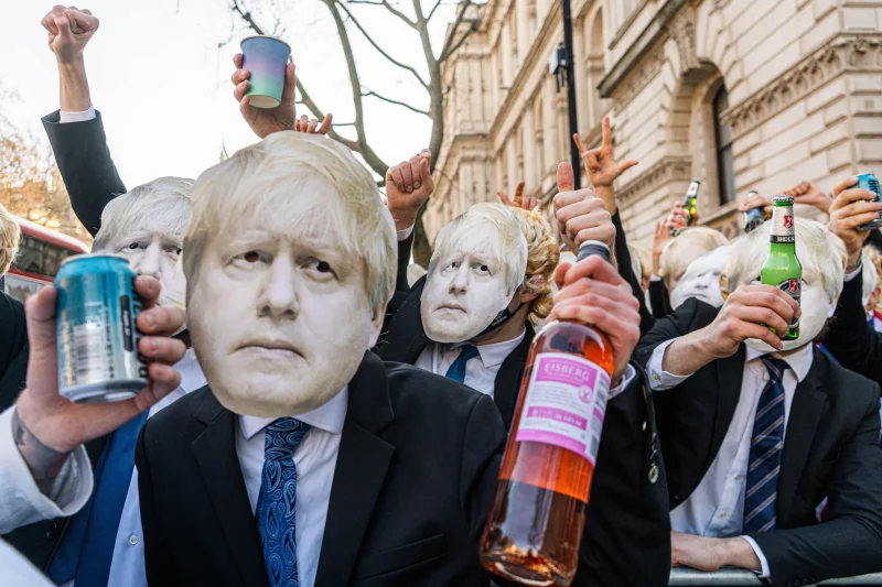 Boris Johnson pouring drinks ‘implies he started lockdown party’