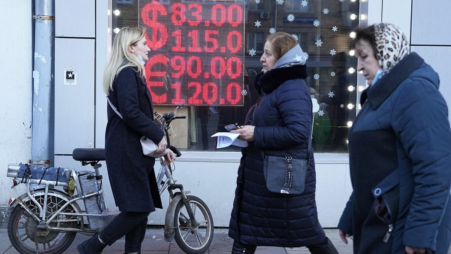Russian economy feels consequences of sanctions despite Kremlin’s denial