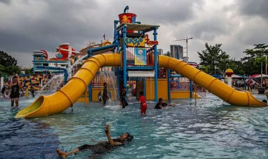 Water park slide COLLAPSES with children falling 30 feet and 16 in hospital