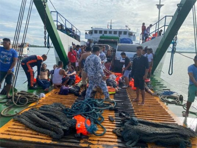 Seven killed after a fire on a Philippine ferry