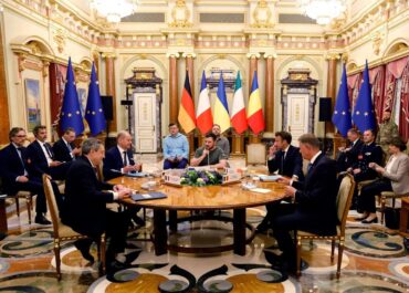 Macron, Scholz and Draghi in Kyiv meeting with President Zelenskyy