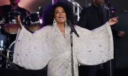 Diana Ross at Glastonbury review – disco diva detonates explosion of joy