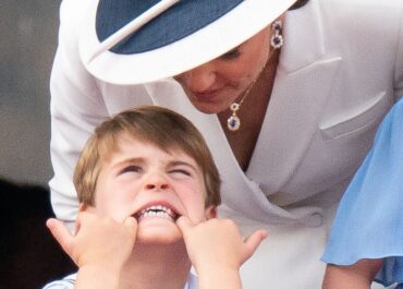 Prince Louis on Buckingham Palace balcony - little royal steals show
