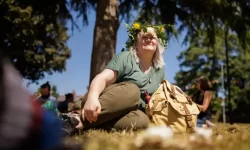 Huge crowds flock to Stonehenge for summer solstice celebrations