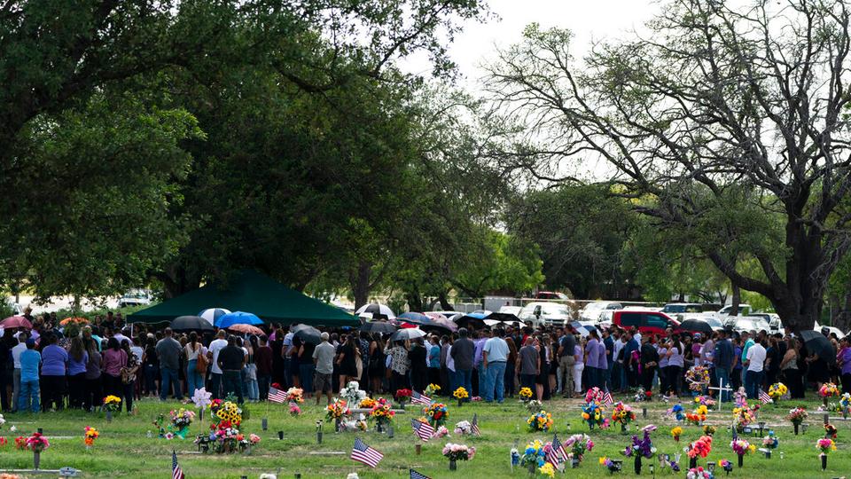 Mourners bid tearful adieu to Texas school shooting victims