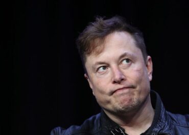 Elon Musk scams Twitter