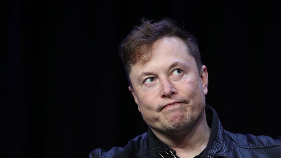 Elon Musk scams Twitter & pulls out of $44bn Twitter deal