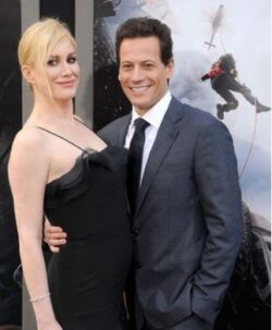 Alice Evans publishes texts estranged husband Ioan Gruffudd sent to their child