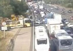 M25 traffic CHAOS: Crash sparks 90-minute queues as air ambulance lands on motorway