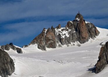 Several dead after chunk of Alpine glacier strikes hikers in Italy