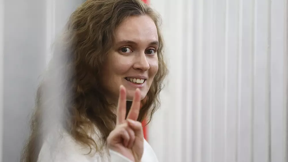 Katsiaryna Andreeva: Belarusian journalist sentenced to more than eight years in prison