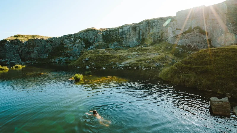 Cold water swimming health trend - the health benefits of cold water swimming - outdoor swimming - wild swimming -cold water immersion - plunge pool