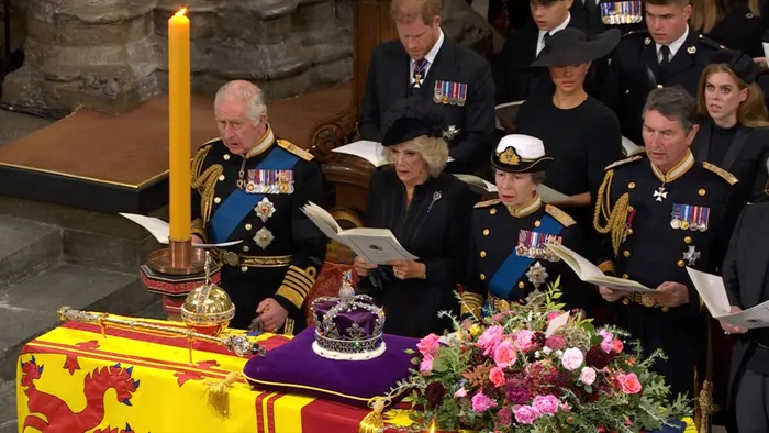 Queen's funeral: Royal family arrive, funeral procession begins