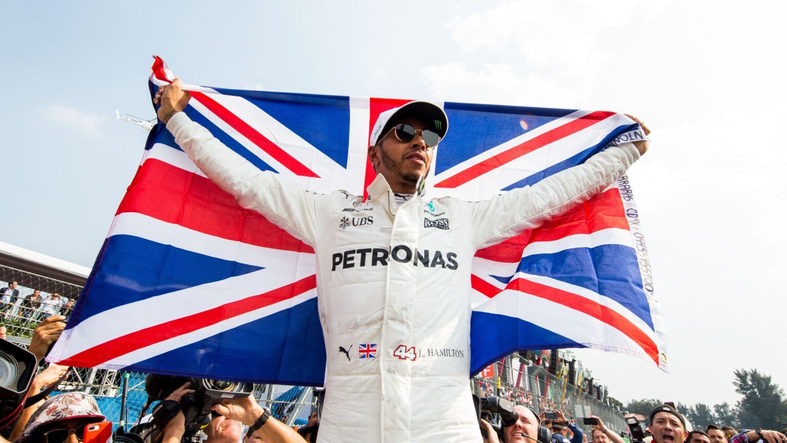 Lewis Hamilton sends 'prayers' to the QueenLewis Hamilton sends 'prayers' to the Queen