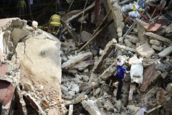 Tremor shakes Mexico City on quake anniversary