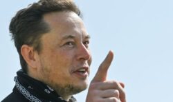 Elon Musk announces excitement at closing overpriced Twitter deal despite U-turn attempt