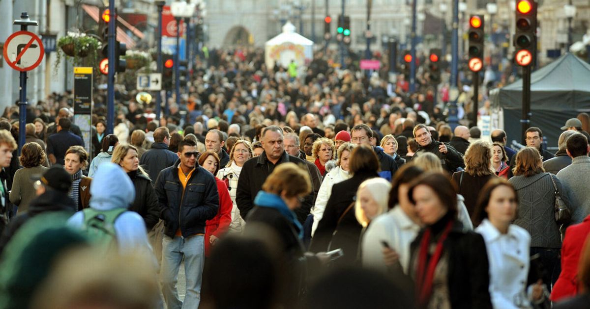 A20huge20crowd20of20Christmas20shoppers20block20the20pavements20and20the20road20as20Oxford20Street20is20pedestrianised20to20help20with20the20large20crowds rbKK6z - WTX News Breaking News, fashion & Culture from around the World - Daily News Briefings -Finance, Business, Politics & Sports News