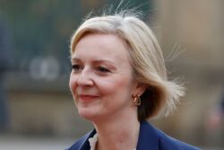 Liz Truss news – live: Kwarteng bows to pressure to bring forward medium-term budget