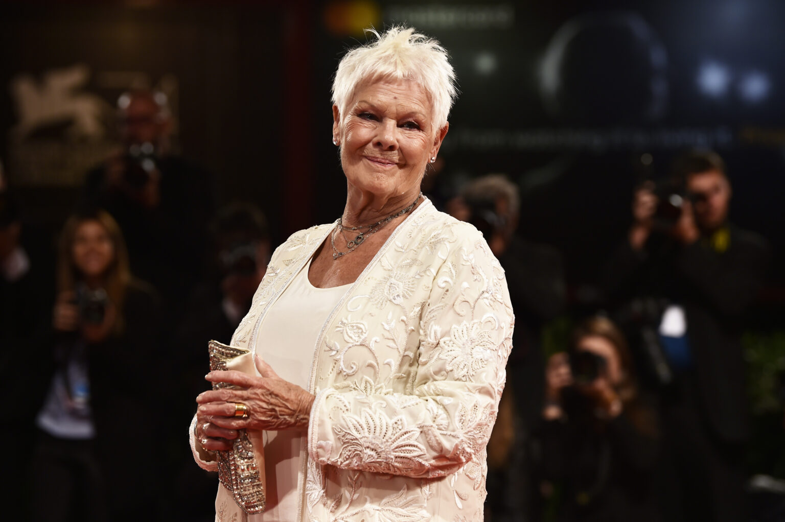 Dame Judi Dench, 87, can’t read anymore due to advanced macular degeneration: ‘I can’t see – it’s bad’