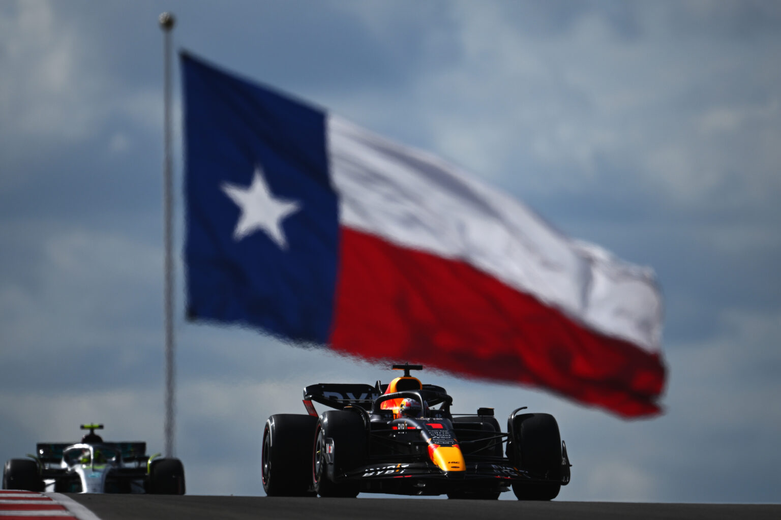 Max doubles up to deny Lewis victory in US Grand Prix