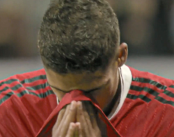 Raphael Varane holds back tears after suffering injury during Chelsea vs Man Utd
