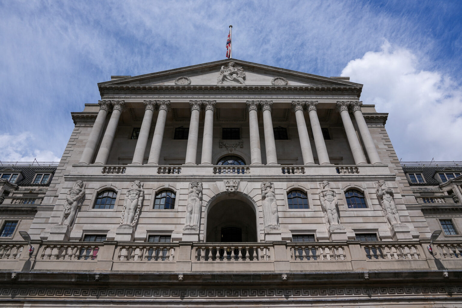 Bank of England boosts plan to calm market turmoil