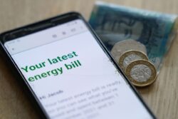 Energy bills: Scrap putting clocks back in October to save households £400, expert says