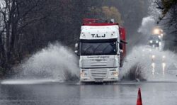 UK weather: 13 flood alerts in force for the South of England amid high river levels