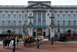 King adds green touch to flowers at his first state banquet