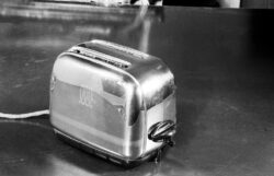 Who invented the toaster and when?