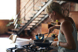 Is it cheaper to use gas or electricity to cook?