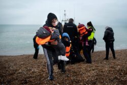 UK to strike deal with France to stop migrants crossing Channel