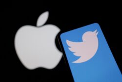 Apple threatens to boot Twitter from App Store