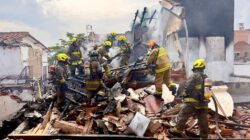 Eight dead after plane crashes into homes in Colombia