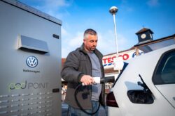 Tesco introduces new car charge at supermarkets across UK