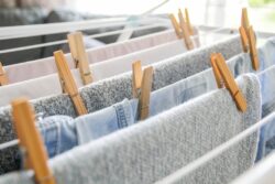 How to use a dehumidifier to dry your clothes