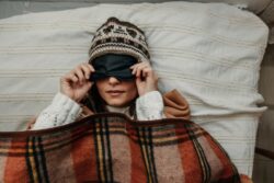 Expert shares tips to sleep better in the cold