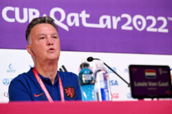 Louis van Gaal hits back at Memphis Depay over Cody Gakpo request