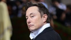 Elon Musk parody Twitter account dropping Tesla bombshells gets tagged for ‘context’