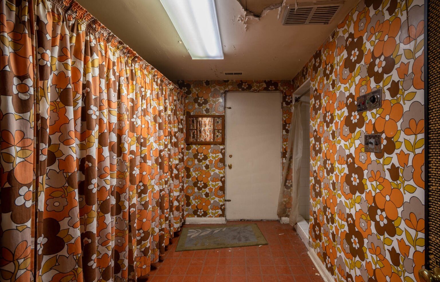 Incredible £10million abandoned mansion found kitted out in 60s glamour