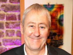 Only Fools and Horses star Nicholas Lyndhurst joins Kelsey Grammer in Frasier sequel series