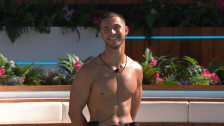 Winter Love Island viewers call out Ron Hall as his head turns again: ‘He’s going to cause a lot of trouble’