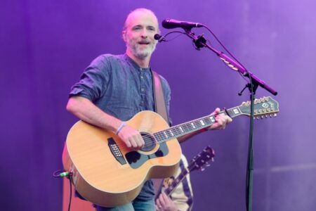 Travis frontman Fran Healy left ‘screaming’ in hospital after gruesome accident: ‘A whole lotta blood’